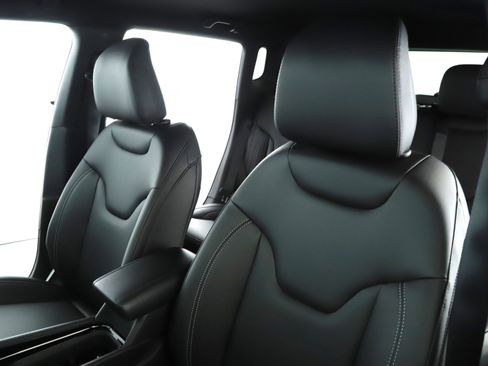 Used 2026 Jeep Compass Limited image 4