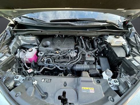 Used 2025 Toyota Sienna XLE FWD image 35