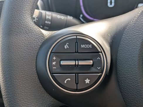Used 2025 Kia Soul LX w/ LX Technology Package FWD image 24