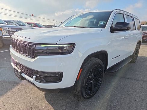 Used 2024 Jeep Wagoneer Series II image 2