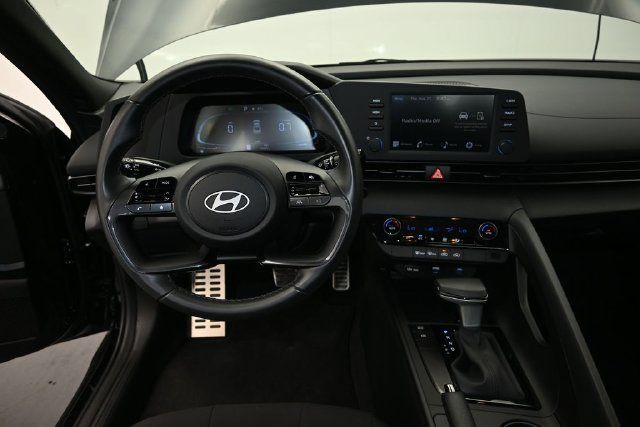 Used 2025 Hyundai Elantra Sport FWD image 18