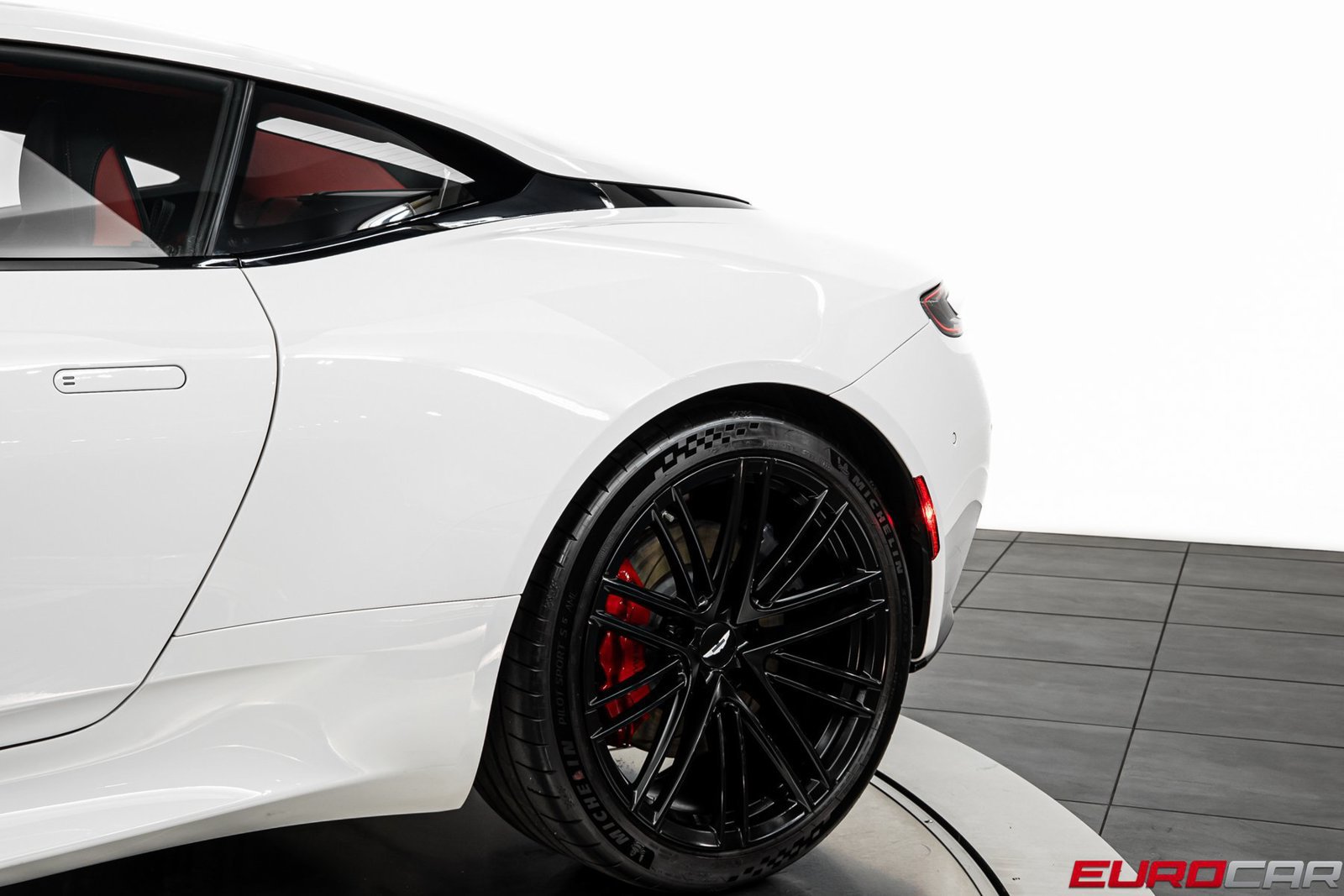 Used 2024 Aston Martin DB12 Coupe RWD image 13