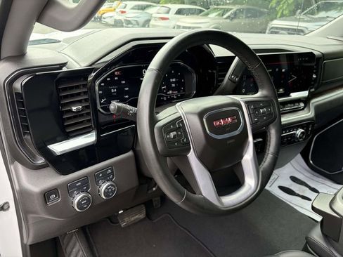 Used 2025 GMC Sierra 1500 SLT AWD/4WD image 18