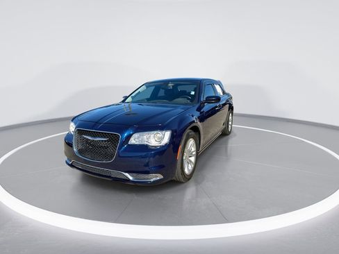 Used 2017 Chrysler 300 Limited image 4
