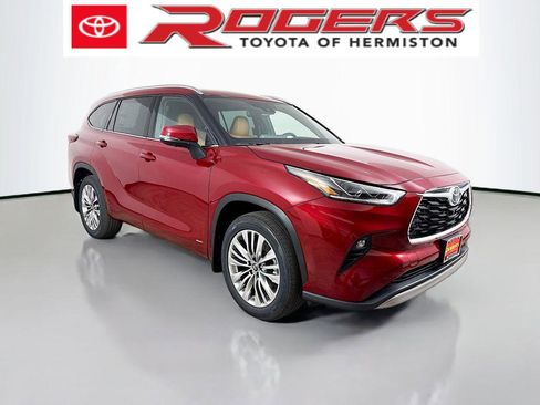 New 2026 Toyota Highlander Platinum AWD/4WD image 1