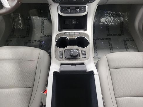 Used 2023 GMC Acadia SLT AWD/4WD image 18