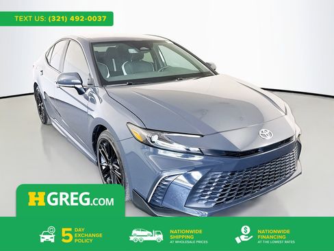 Used 2025 Toyota Camry SE w/ Convenience Package FWD image 1