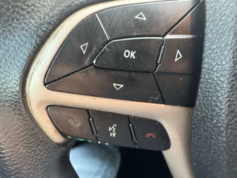 Used 2018 Jeep Cherokee Latitude image 17