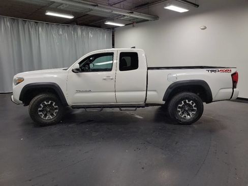Used 2019 Toyota Tacoma TRD Off-Road w/ Technology Package AWD/4WD image 5