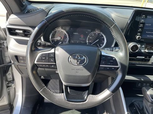 Used 2022 Toyota Highlander XSE AWD/4WD image 16
