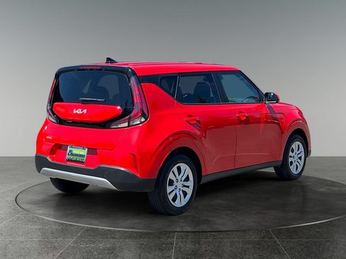 Used 2025 Kia Soul LX FWD image 9