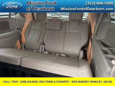 Used 2013 Chrysler Town & Country Touring image 8