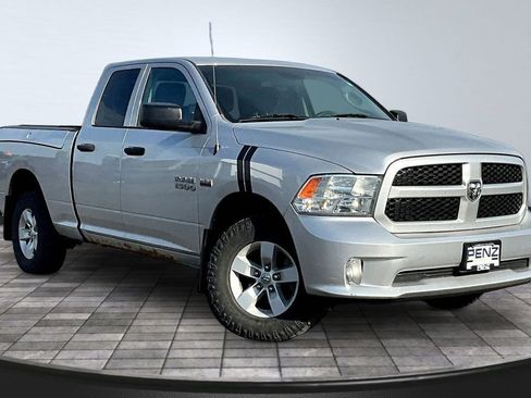 Used 2017 RAM 1500 Express AWD/4WD image 3