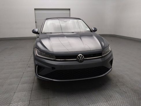 Used 2025 Volkswagen Jetta SE FWD image 14