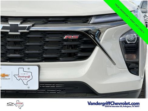 New 2026 Chevrolet Trax RS w/ Sunroof Package FWD image 8