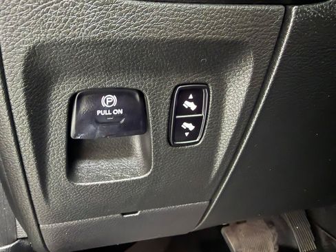 Used 2019 RAM 1500 Laramie AWD/4WD image 21
