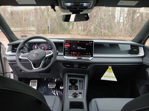 New 2026 Volkswagen Tiguan SE R-Line image 12