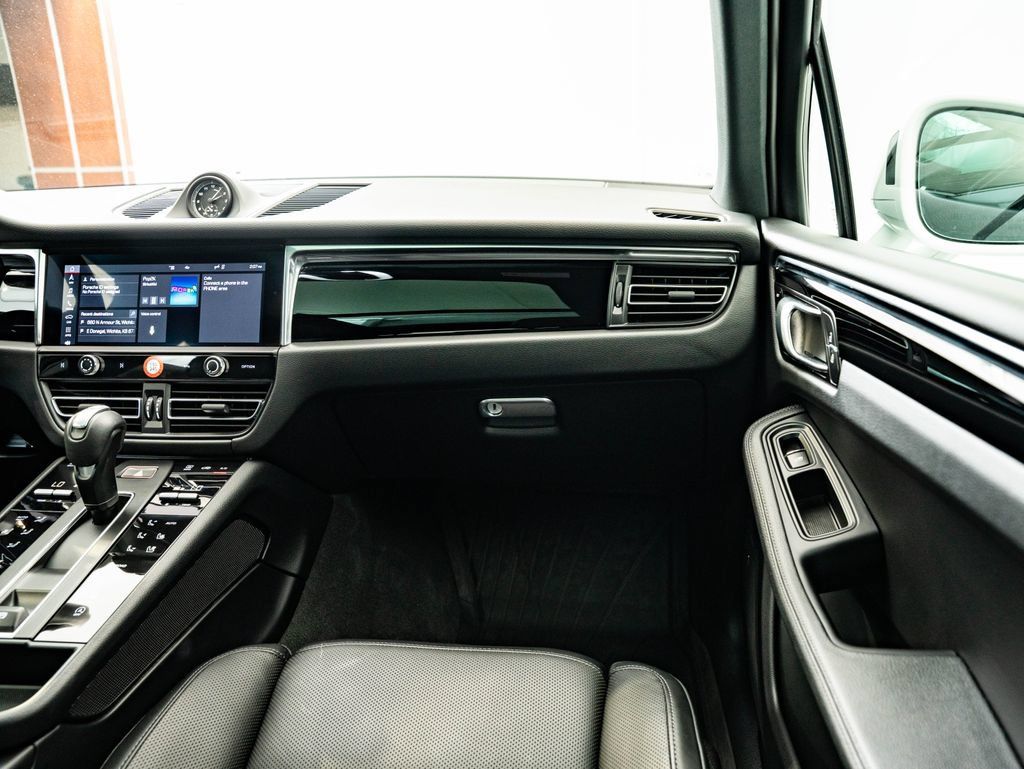 Certified 2026 Porsche Macan AWD/4WD image 46