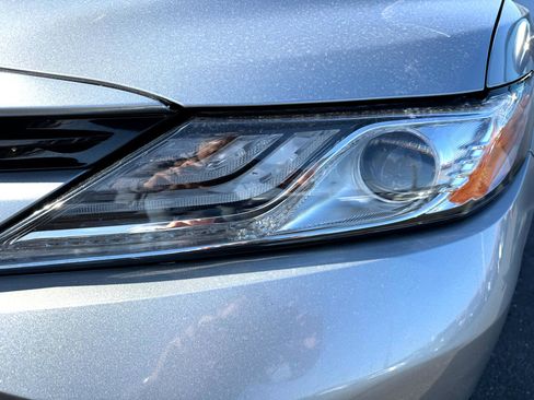 Used 2020 Toyota Camry XLE image 18