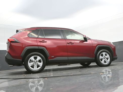 Used 2020 Toyota RAV4 XLE image 32
