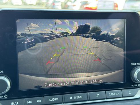 Used 2022 Nissan Rogue SV image 8