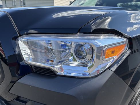 Used 2021 Toyota Tacoma SR AWD/4WD image 9