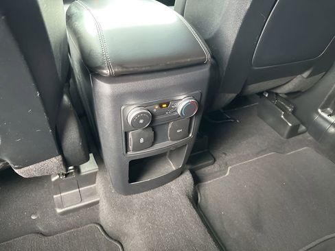 Used 2020 Ford Explorer XLT w/ Equipment Group 202A image 21