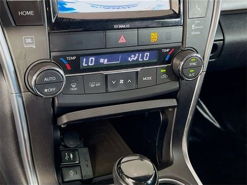 Used 2017 Toyota Camry XLE image 14