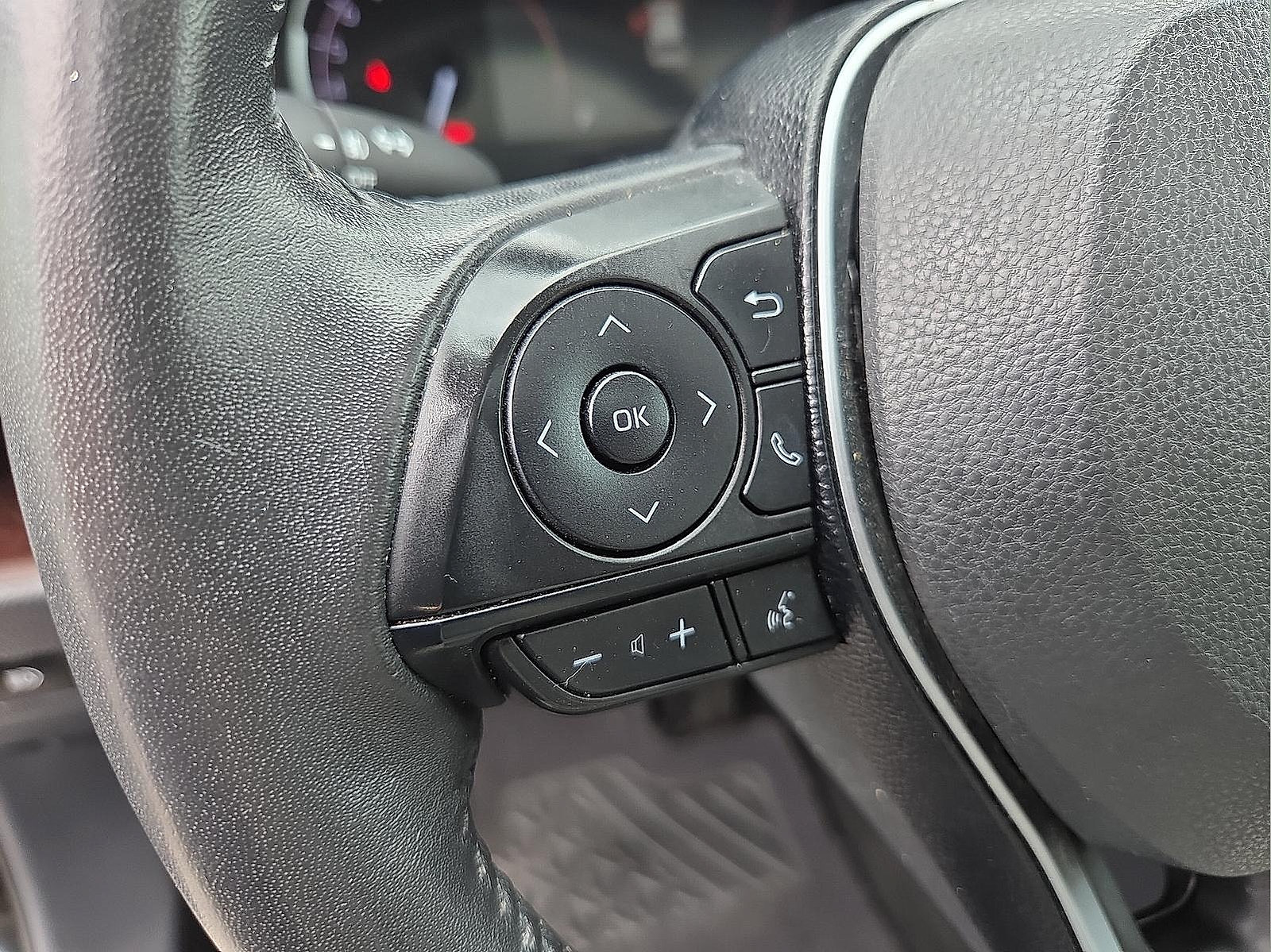 Used 2019 Toyota RAV4 Limited FWD image 12
