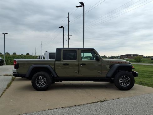 Used 2026 Jeep Gladiator Mojave AWD/4WD image 2