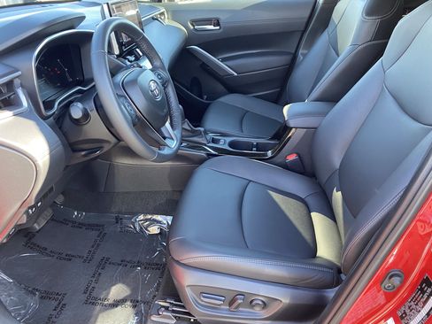 Used 2024 Toyota Corolla Cross XLE image 15