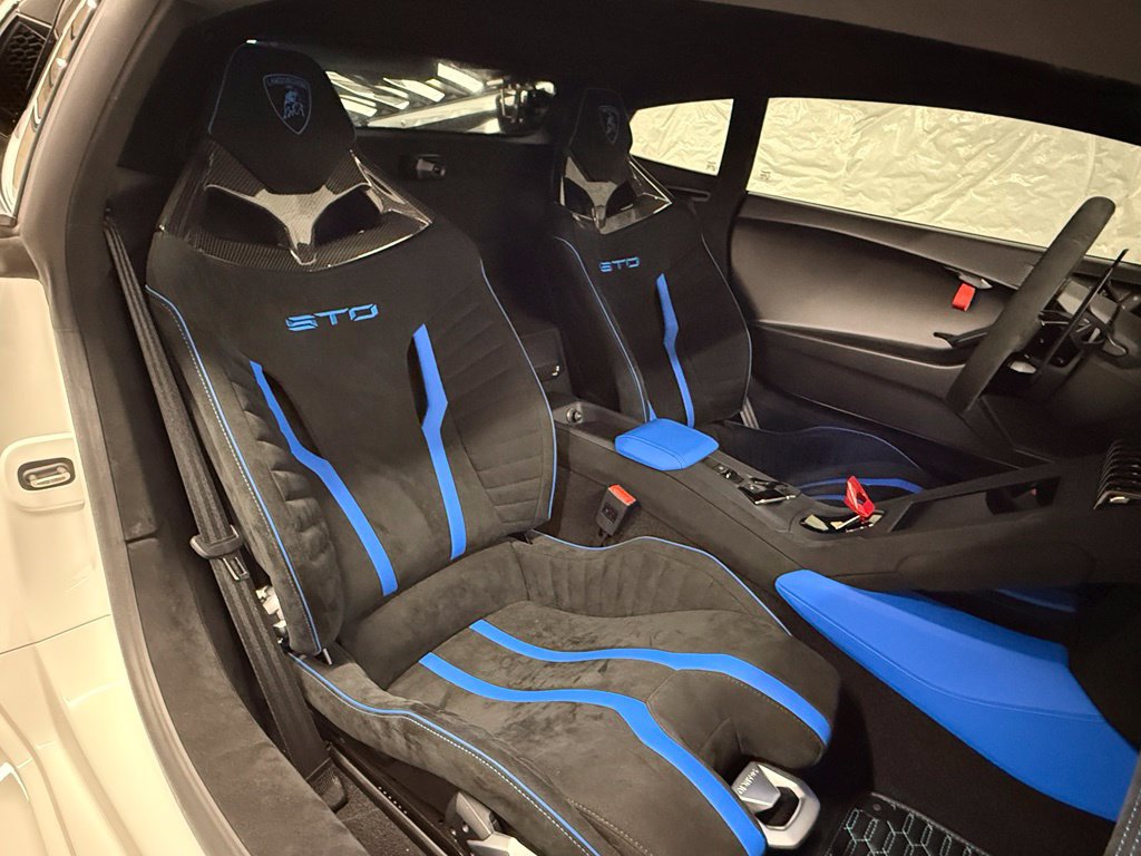 Used 2021 Lamborghini Huracan STO RWD image 4