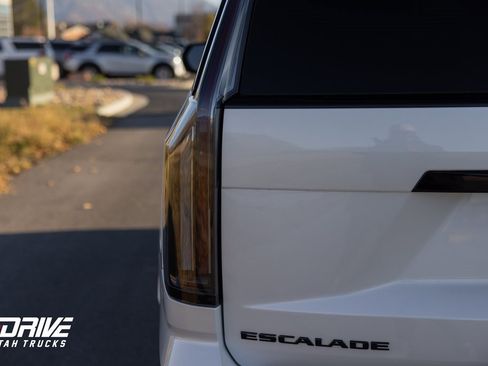 Used 2025 Cadillac Escalade Sport Platinum w/ LPO, ONYX Package image 11