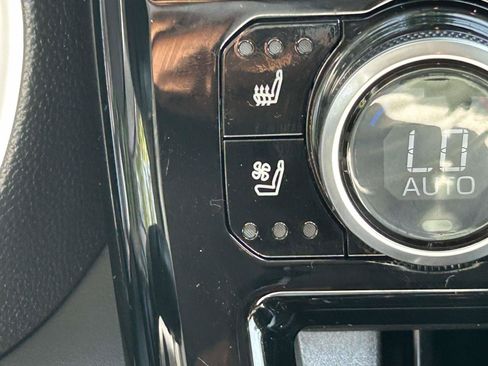Used 2023 Toyota Highlander Platinum FWD image 25