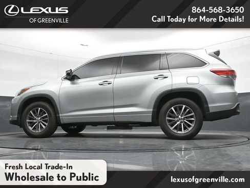 Used 2017 Toyota Highlander XLE FWD image 38