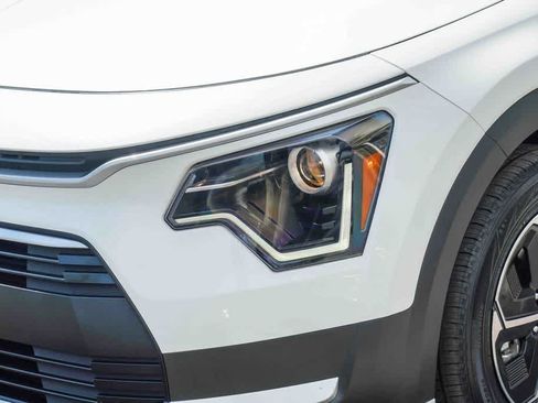Certified 2023 Kia Niro EX FWD image 8