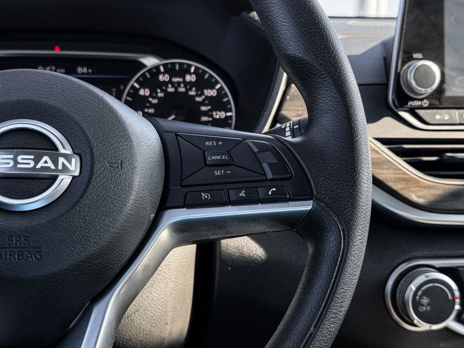 Used 2025 Nissan Altima 2.5 SV FWD image 18
