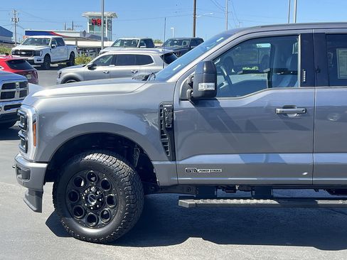 Used 2023 Ford F350 Platinum w/ FX4 Off-Road Package AWD/4WD image 11