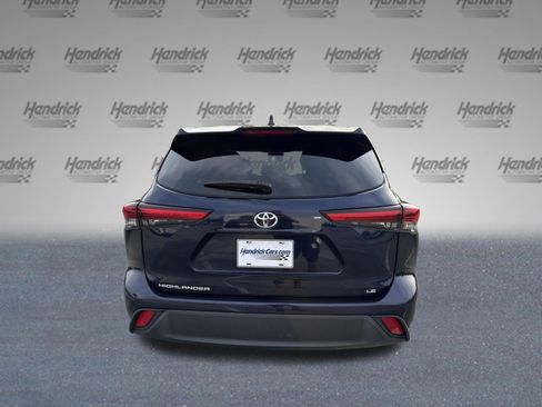 Used 2023 Toyota Highlander LE FWD image 8