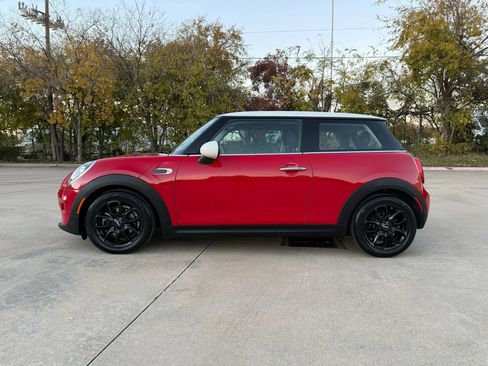 Used 2019 MINI Cooper 2-Door Hardtop w/ Premium Package image 3