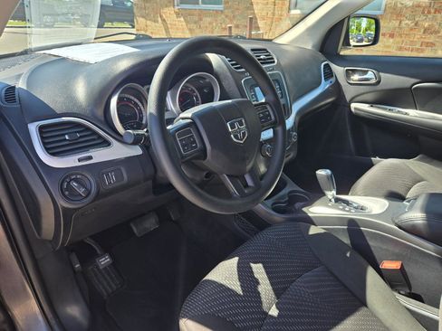 Used 2019 Dodge Journey SE w/ Blacktop Package FWD image 17