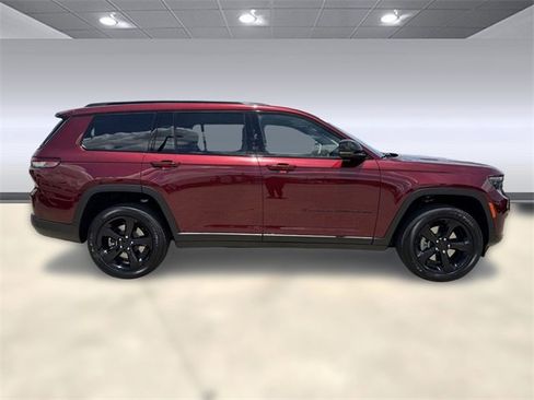 New 2025 Jeep Grand Cherokee L Altitude image 7