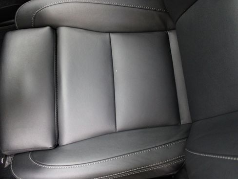 Used 2025 Volvo XC40 B5 Plus image 11