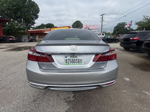 Used 2017 Honda Accord Hybrid Sedan image 5