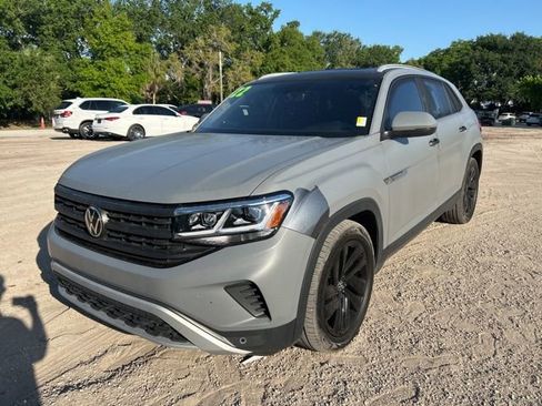 Used 2022 Volkswagen Atlas Cross Sport SE image 2