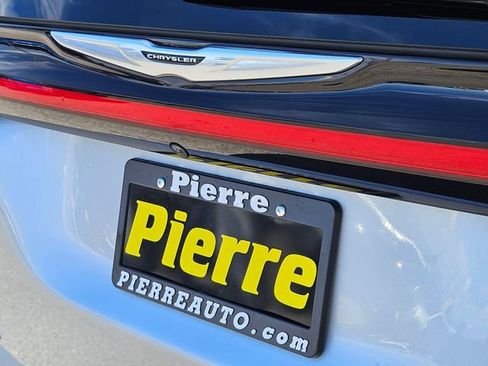 Used 2024 Chrysler Pacifica Touring-L FWD image 12