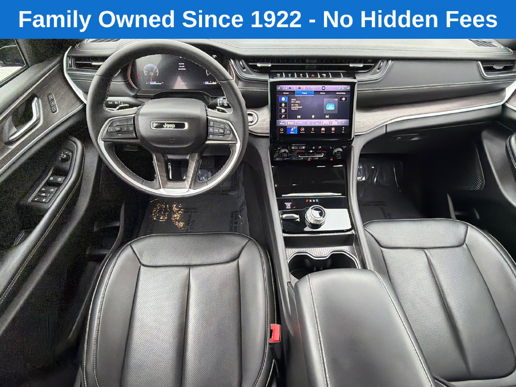 Used 2025 Jeep Grand Cherokee Limited w/ Luxury Tech Group II AWD/4WD image 23