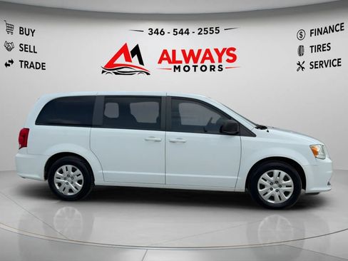 Used 2018 Dodge Grand Caravan SE w/ UConnect Hands-Free Group FWD image 4