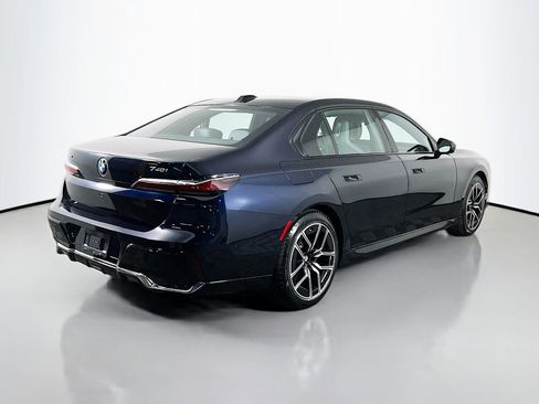 Used 2025 BMW 740i xDrive AWD/4WD image 5