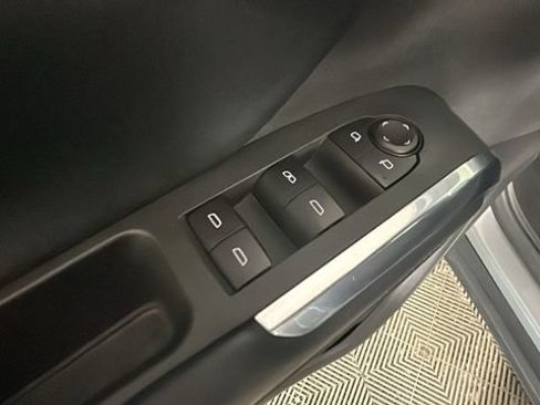 Used 2025 Chevrolet Traverse LT AWD/4WD image 10